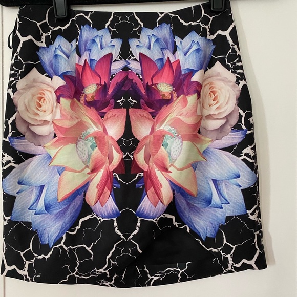 Tobi Dresses & Skirts - Tobi brand mini skirt. Funky flora pattern